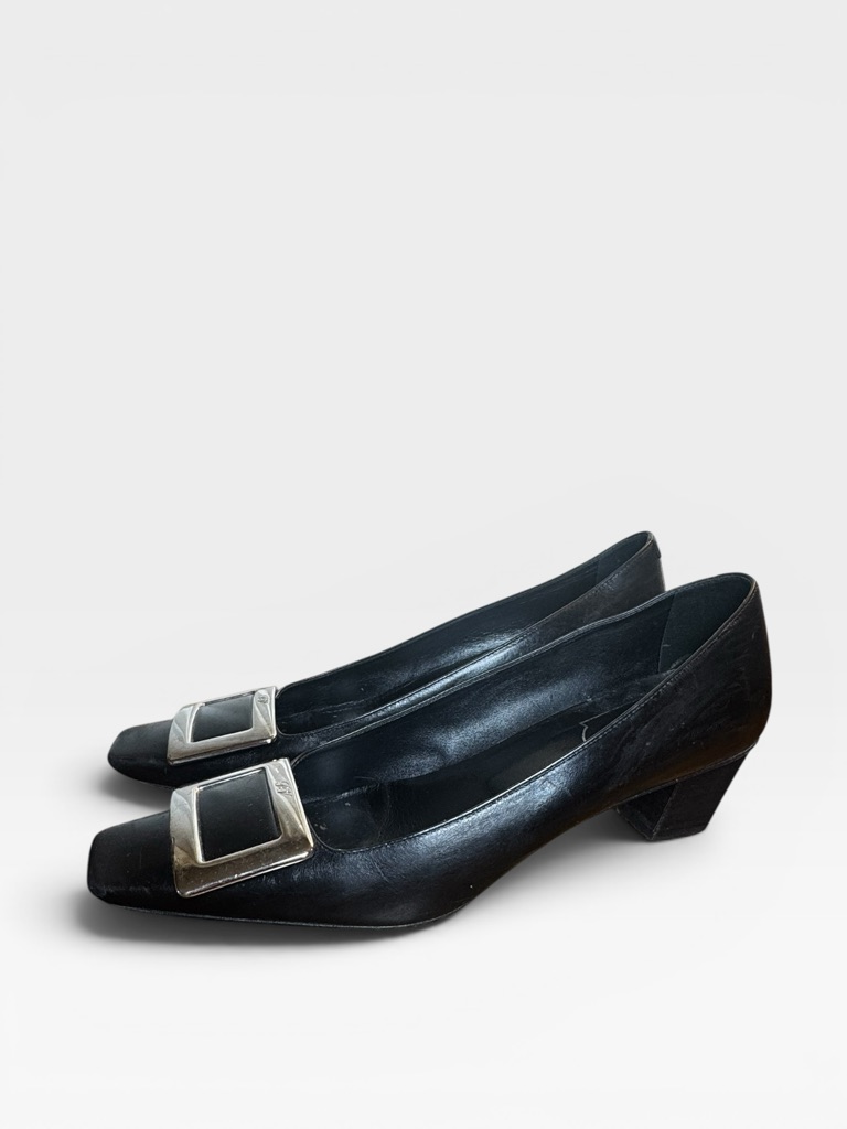 Roger Vivier Black Leather Belle Vivier Buckle Pumps Size 38